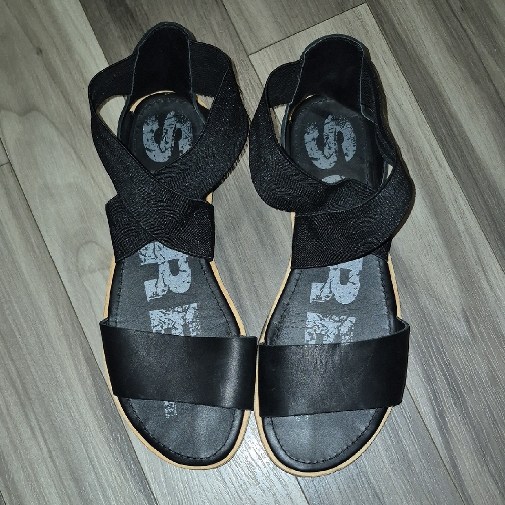 Like New Sorel Ella II Black Crisscross Elastic Strap Sandals Size 8